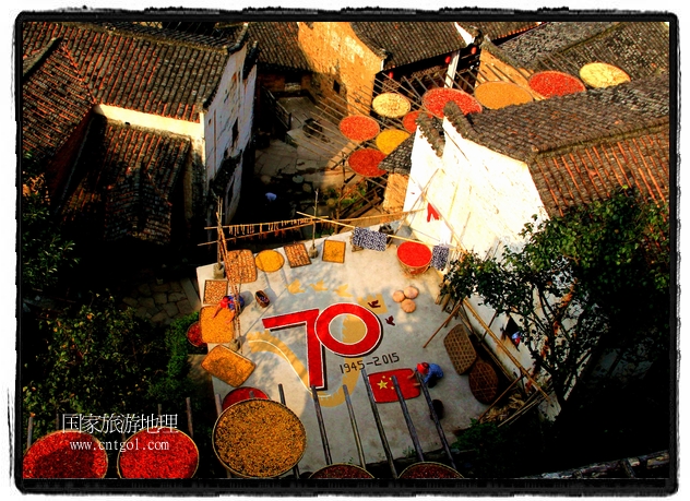 江西婺源農(nóng)民用作物拼出巨幅抗戰(zhàn)勝利紀念圖案(圖)