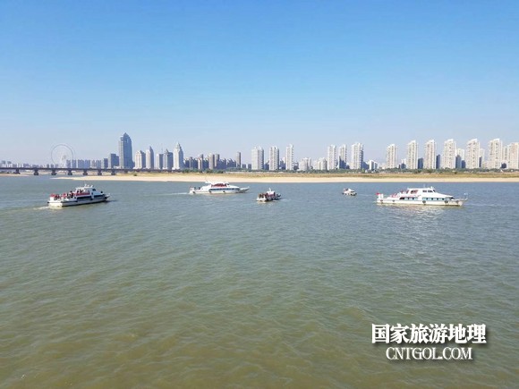 江西開展呵護一湖清水，嚴(yán)厲打擊非法采砂行動（圖）