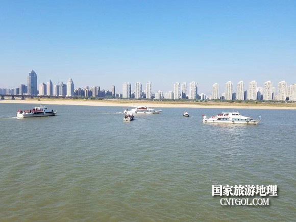 江西開展呵護一湖清水，嚴(yán)厲打擊非法采砂行動（圖）